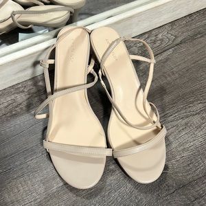 ANN TAYLOR nude heels